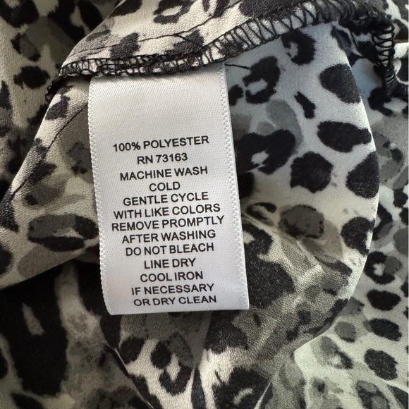 NWT Cupio Ruffle Poet Sleeve Snow Leopard Print Blouse Large - Picture 6 of 6